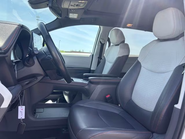 2021 Super White Toyota Sienna XLE AWD Van
