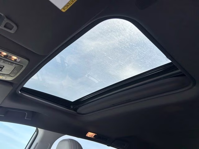 2021 Super White Toyota Sienna XLE AWD Van