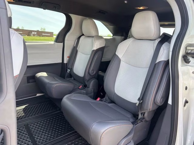 2021 Super White Toyota Sienna XLE AWD Van