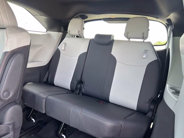 2021 Super White Toyota Sienna XLE AWD Van