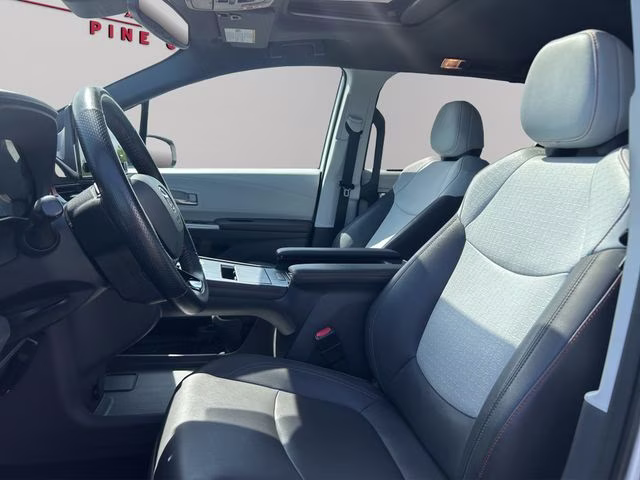 2021 Super White Toyota Sienna XSE AWD Van