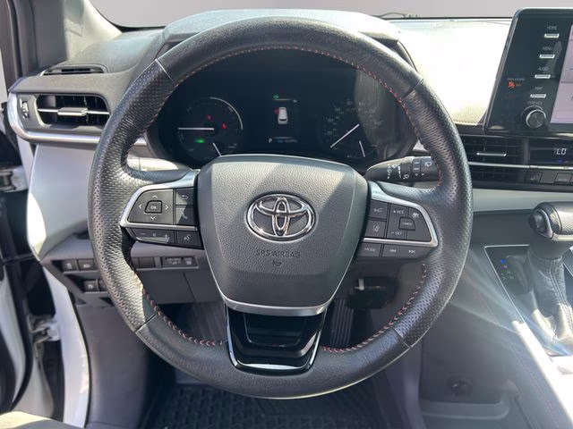 2021 Super White Toyota Sienna XSE AWD Van