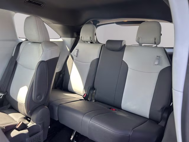 2021 Super White Toyota Sienna XSE AWD Van