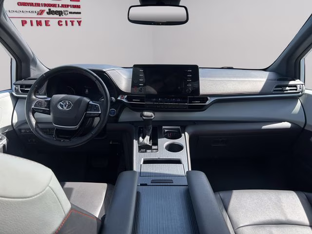 2021 Super White Toyota Sienna XSE AWD Van