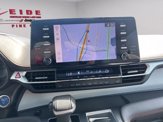 2021 Super White Toyota Sienna XSE AWD Van