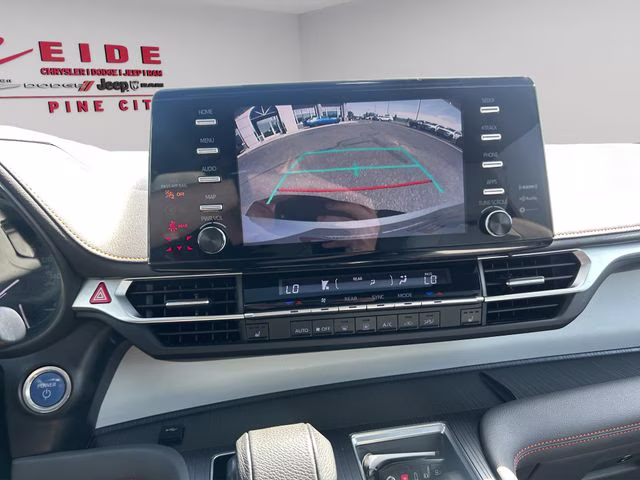 2021 Super White Toyota Sienna XSE AWD Van