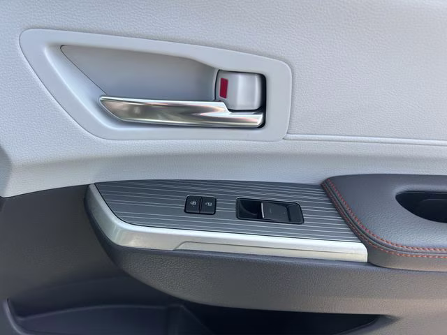 2021 Super White Toyota Sienna XSE AWD Van