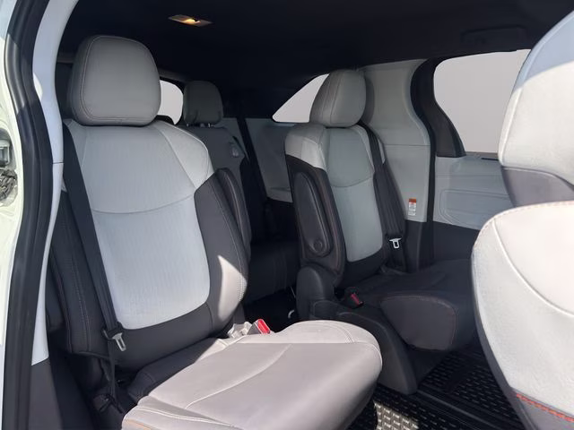 2021 Super White Toyota Sienna XSE AWD Van