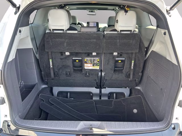 2021 Super White Toyota Sienna XSE AWD Van