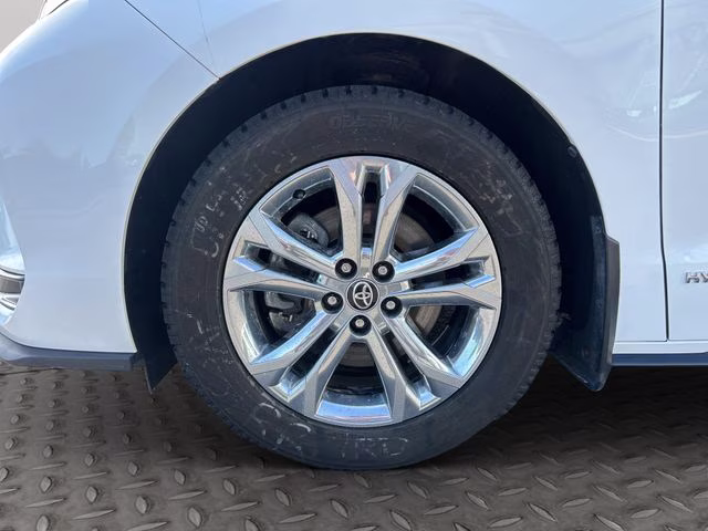 2021 Super White Toyota Sienna XSE AWD Van