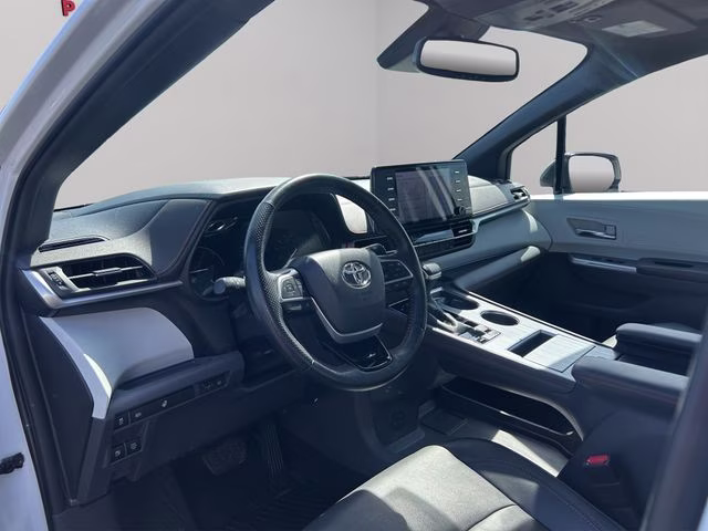 2021 Super White Toyota Sienna XSE AWD Van
