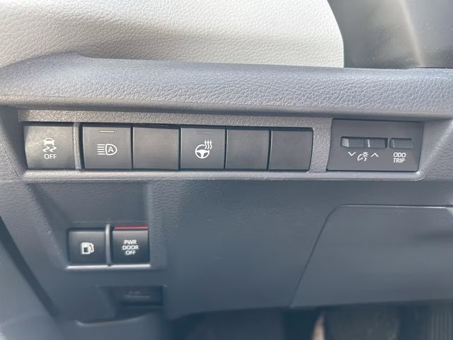 2021 Super White Toyota Sienna XSE AWD Van