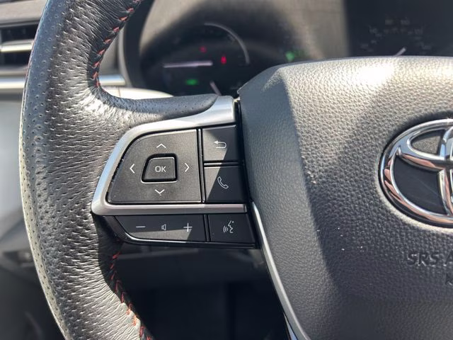 2021 Super White Toyota Sienna XSE AWD Van