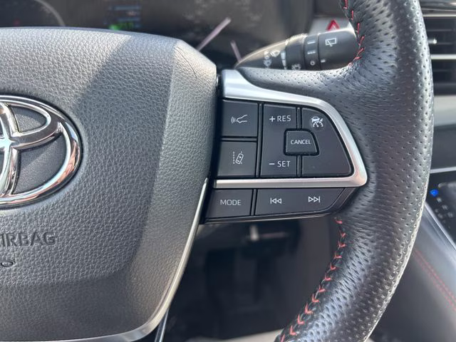 2021 Super White Toyota Sienna XSE AWD Van