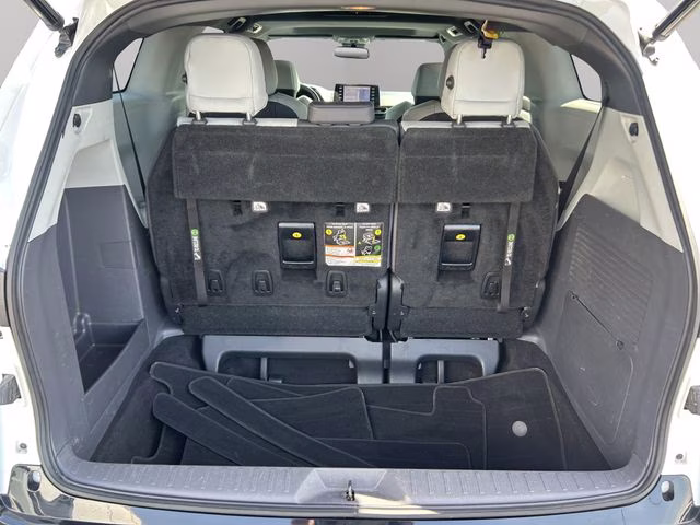 2021 Super White Toyota Sienna XSE AWD Van