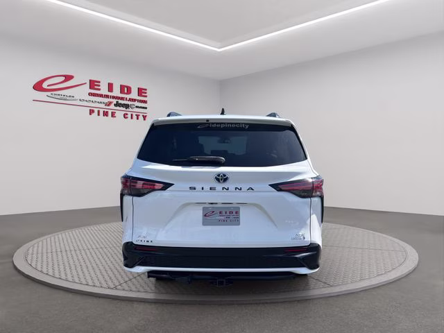 2021 Super White Toyota Sienna XSE AWD Van