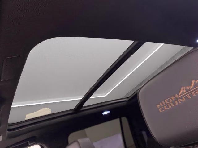 2025 White Chevrolet Suburban High Country 4X4 SUV