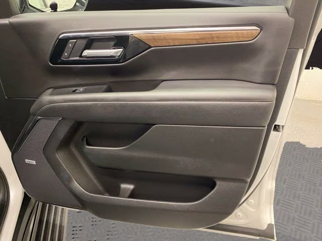 2025 White Chevrolet Suburban High Country 4X4 SUV
