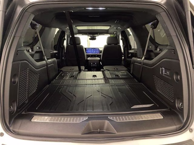 2025 White Chevrolet Suburban High Country 4X4 SUV