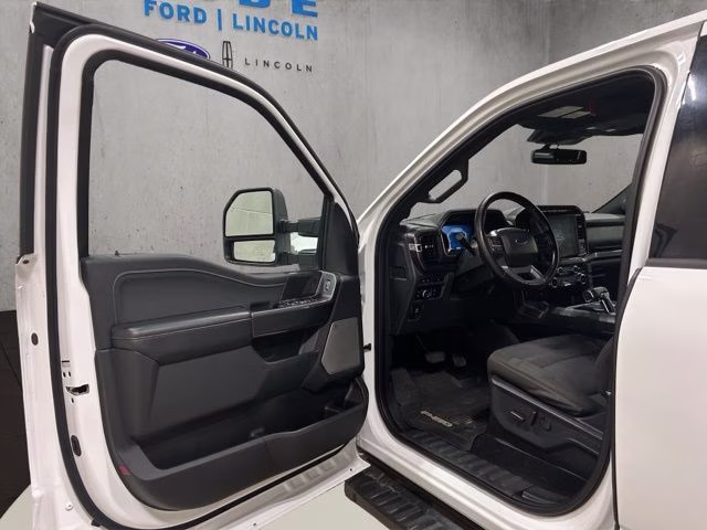 2023 Oxford White Ford F-150 XLT 4X4 Truck
