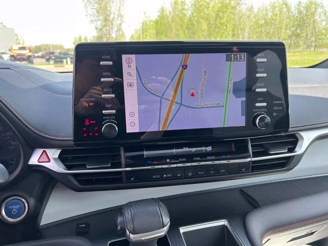 2021 Super White Toyota Sienna XSE AWD Van