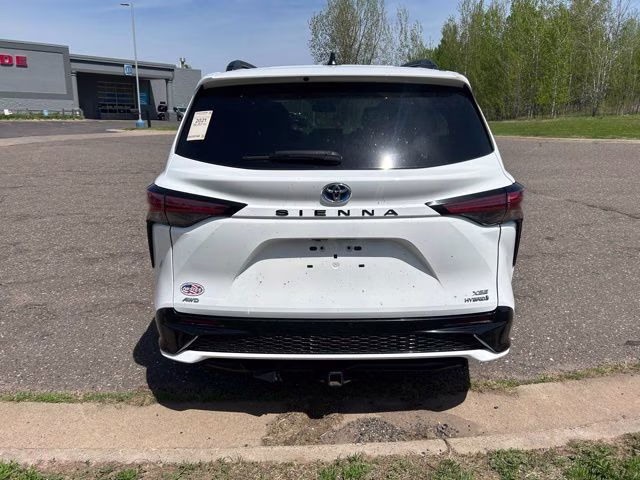 2021 Super White Toyota Sienna XSE AWD Van