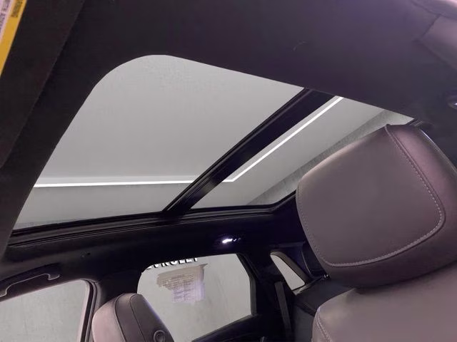 2022 Stellar Black Metallic Cadillac XT5 Premium Luxury AWD SUV