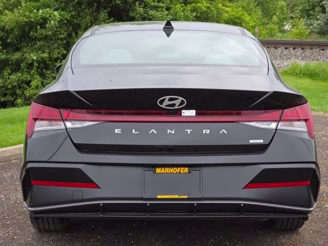 2025 Abyss Black Hyundai Elantra Hybrid Limited FWD Sedan