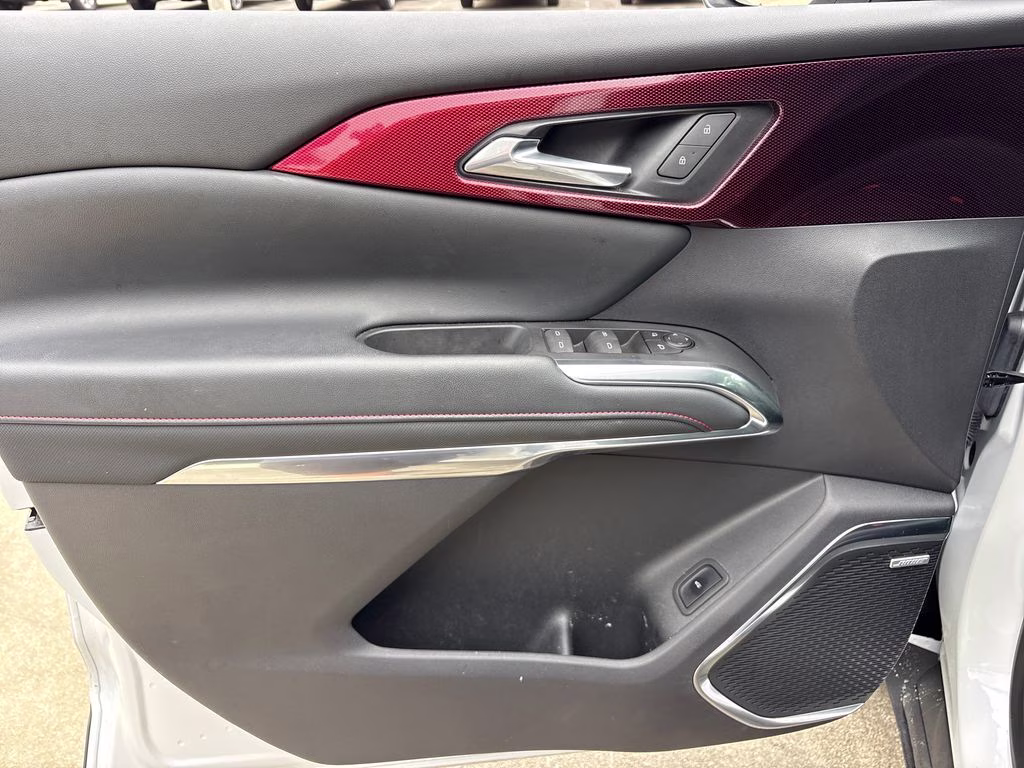 2025 Iridescent Pearl Tricoat Chevrolet Traverse Z71 AWD SUV