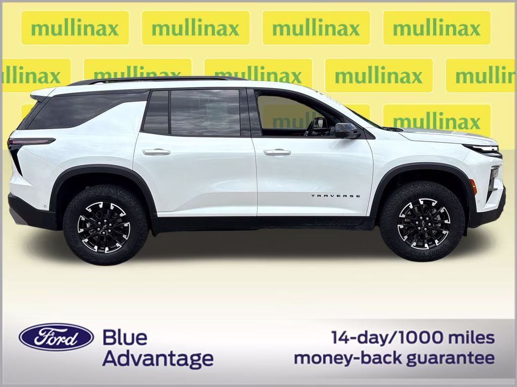2025 Iridescent Pearl Tricoat Chevrolet Traverse Z71 AWD SUV