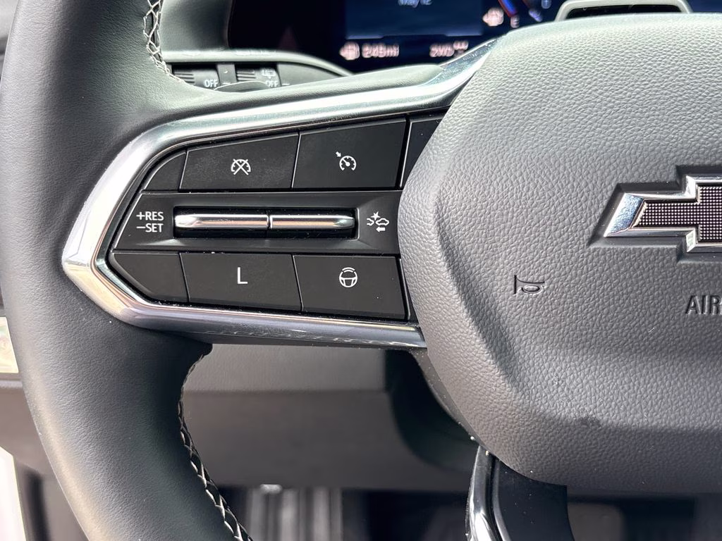 2025 Iridescent Pearl Tricoat Chevrolet Traverse Z71 AWD SUV