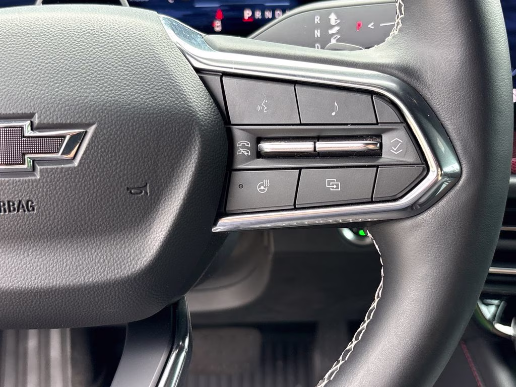 2025 Iridescent Pearl Tricoat Chevrolet Traverse Z71 AWD SUV