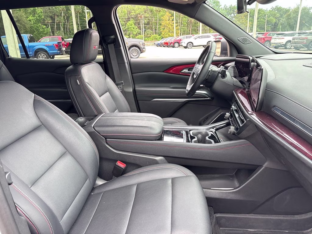 2025 Iridescent Pearl Tricoat Chevrolet Traverse Z71 AWD SUV