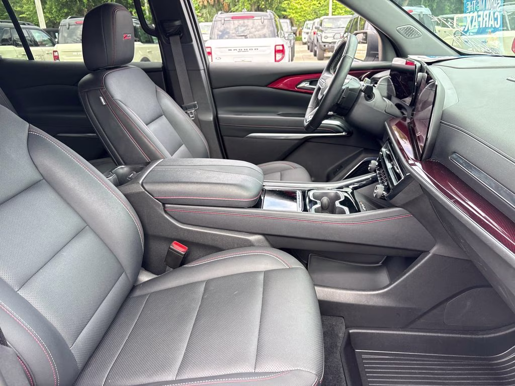 2025 Iridescent Pearl Tricoat Chevrolet Traverse Z71 AWD SUV