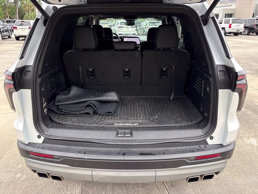 2025 Iridescent Pearl Tricoat Chevrolet Traverse Z71 AWD SUV