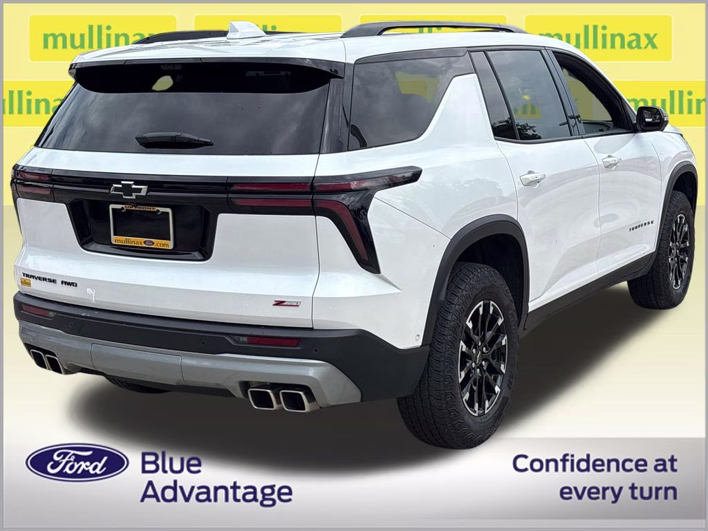 2025 Iridescent Pearl Tricoat Chevrolet Traverse Z71 AWD SUV