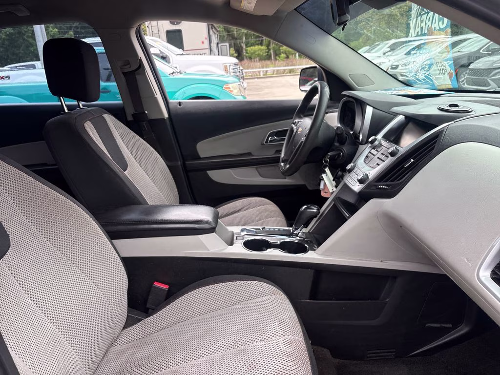 2017 Blue Velvet Metallic Chevrolet Equinox LS FWD SUV