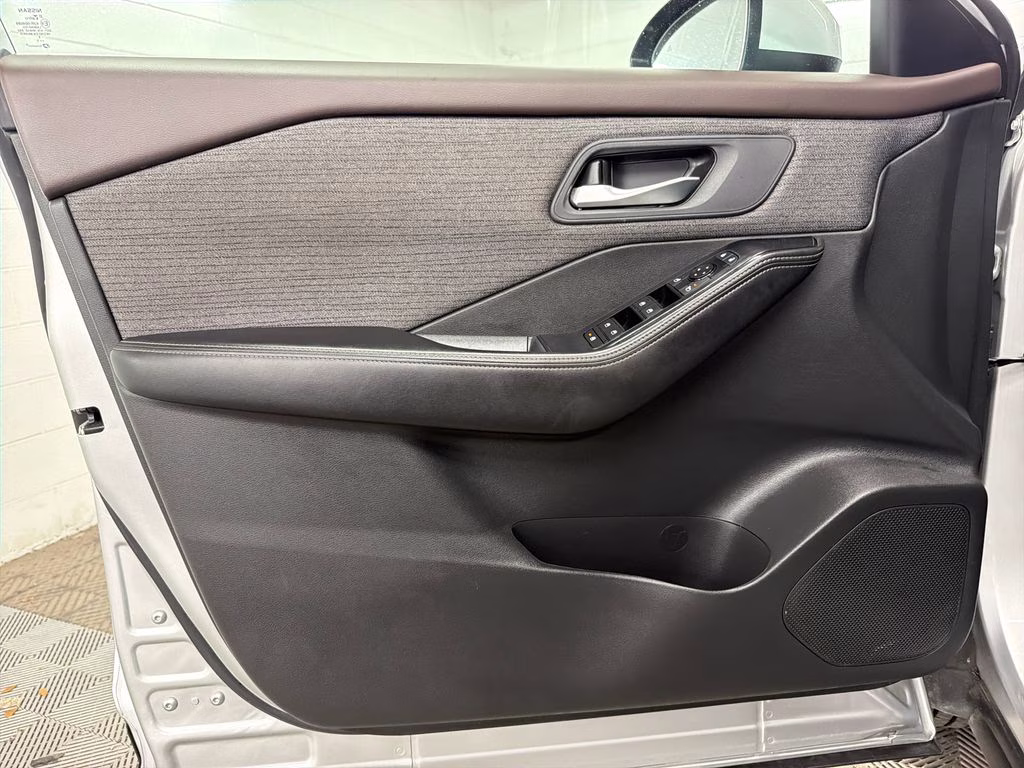 2023 Brilliant Silver Metallic Nissan Rogue SV FWD SUV
