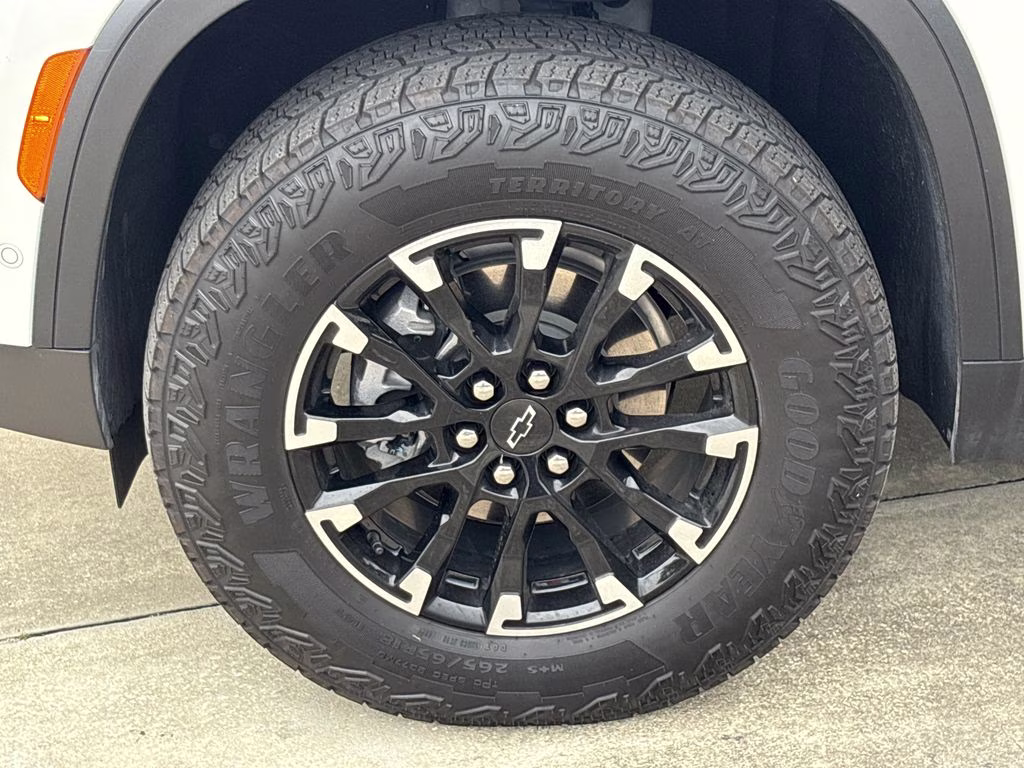 2025 Iridescent Pearl Tricoat Chevrolet Traverse Z71 AWD SUV