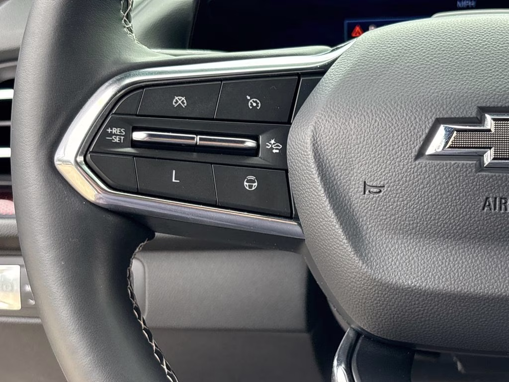 2025 Iridescent Pearl Tricoat Chevrolet Traverse Z71 AWD SUV