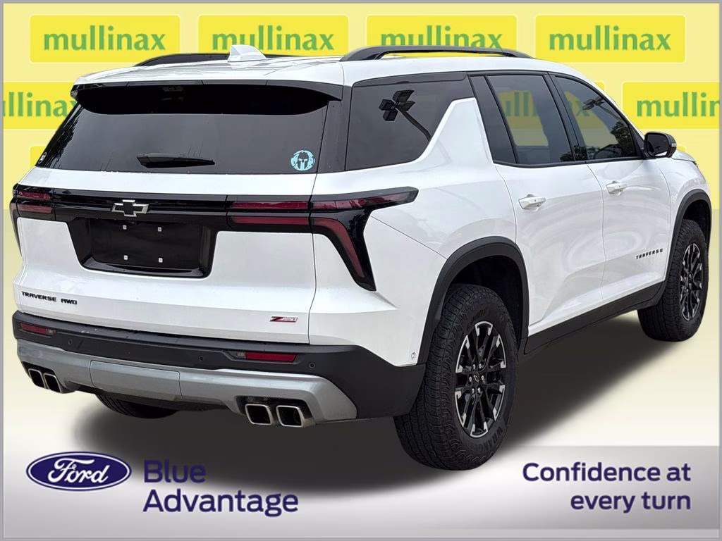 2025 Iridescent Pearl Tricoat Chevrolet Traverse Z71 AWD SUV