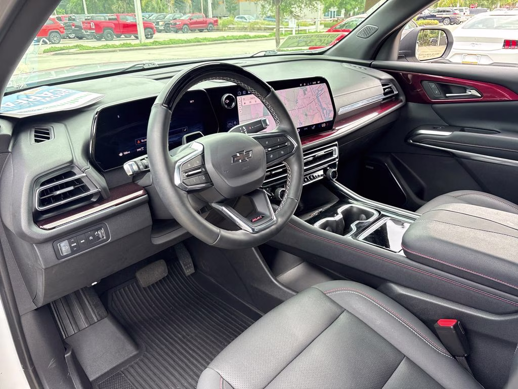 2025 Iridescent Pearl Tricoat Chevrolet Traverse Z71 AWD SUV