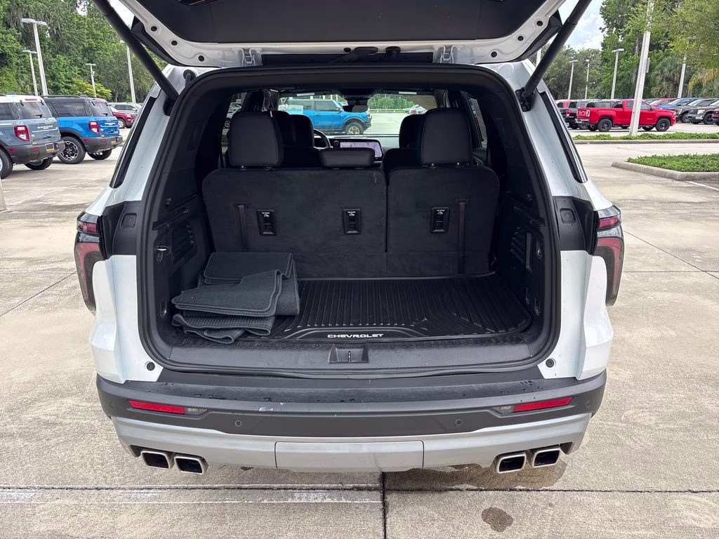 2025 Iridescent Pearl Tricoat Chevrolet Traverse Z71 AWD SUV
