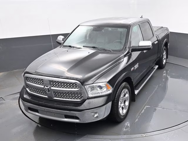 2018 Brilliant Black Crystal Pearlcoat Ram 1500 Laramie 4X4 Truck