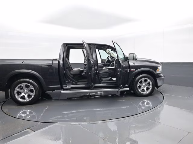 2018 Brilliant Black Crystal Pearlcoat Ram 1500 Laramie 4X4 Truck