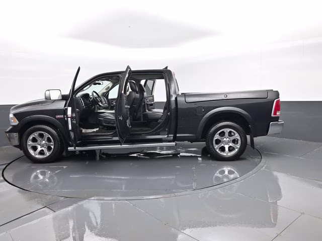 2018 Brilliant Black Crystal Pearlcoat Ram 1500 Laramie 4X4 Truck