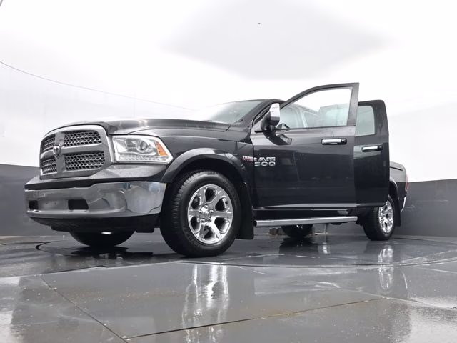2018 Brilliant Black Crystal Pearlcoat Ram 1500 Laramie 4X4 Truck