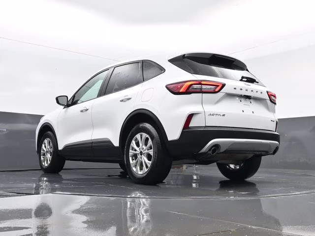 2025 Oxford White Ford Escape Active AWD SUV