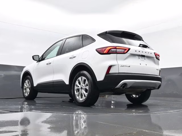 2025 Oxford White Ford Escape Active AWD SUV