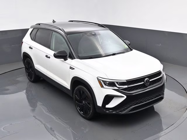 2024 Pure White Volkswagen Taos 1.5T SE AWD SUV